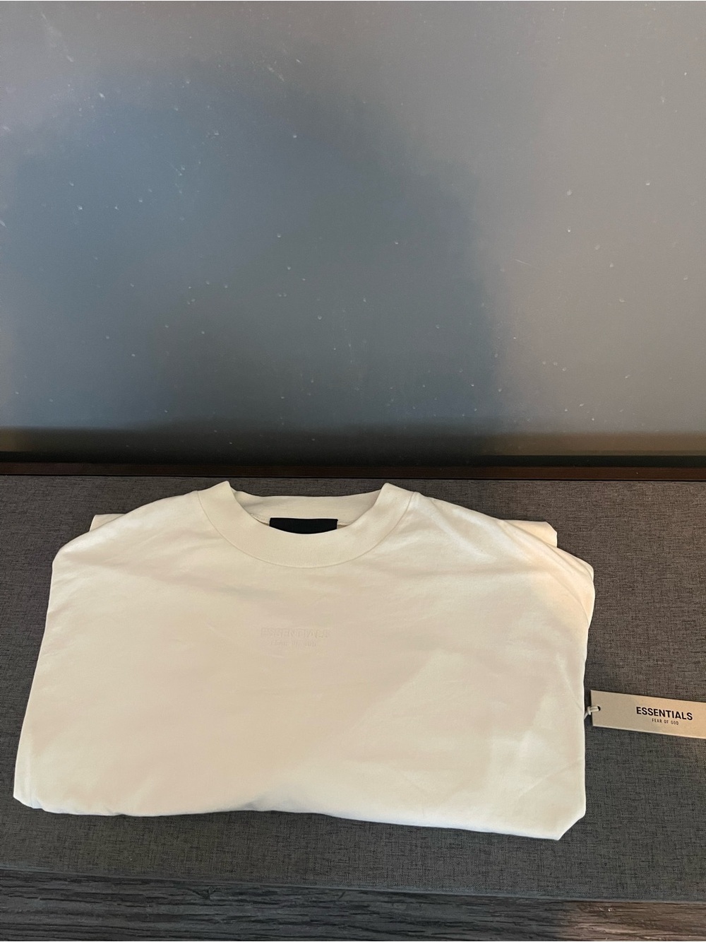 NWT Essentials men’s Cream XL long sleeve Crewneck T-Shirt